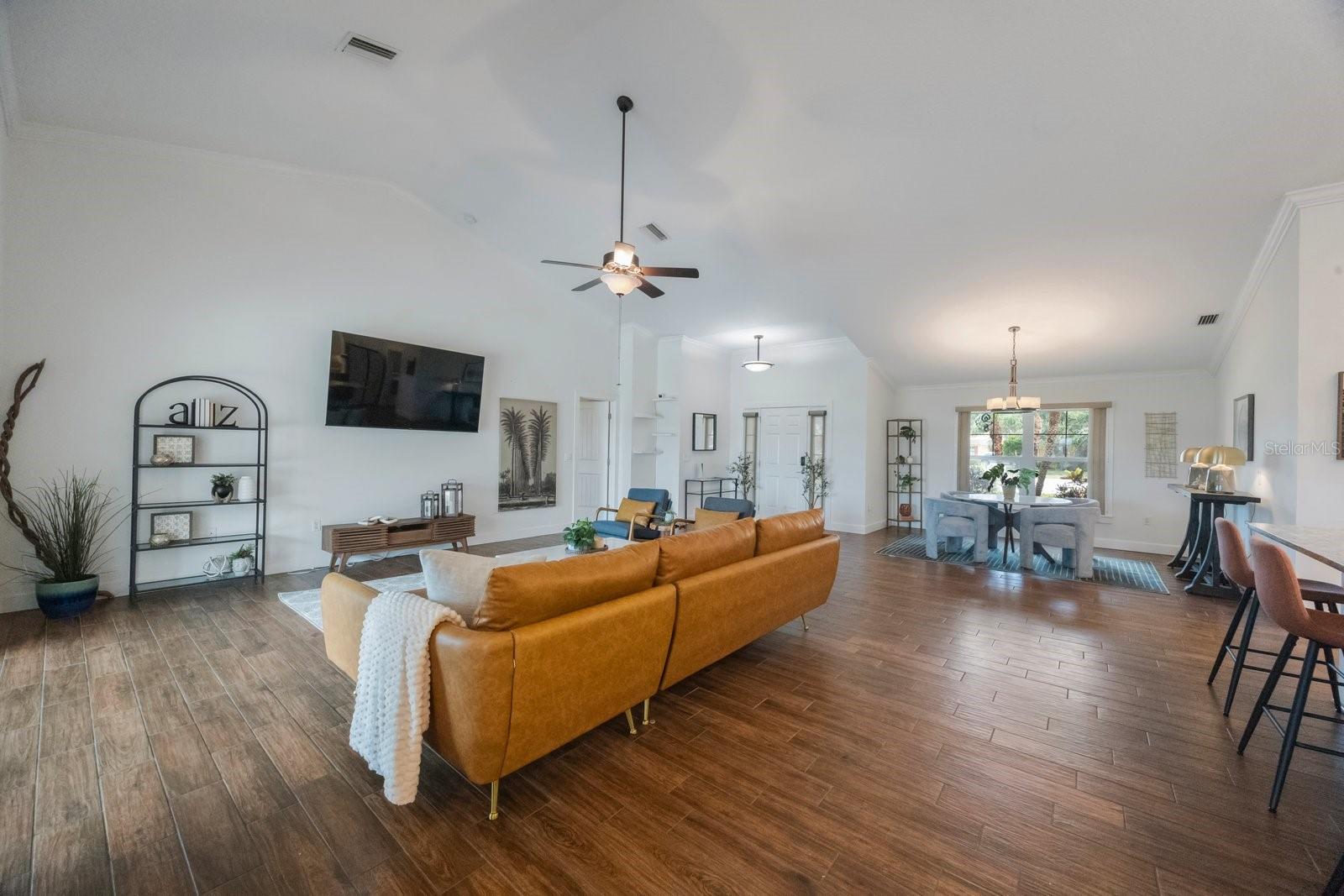 Image 16 of 68 For 826 Christina Circle