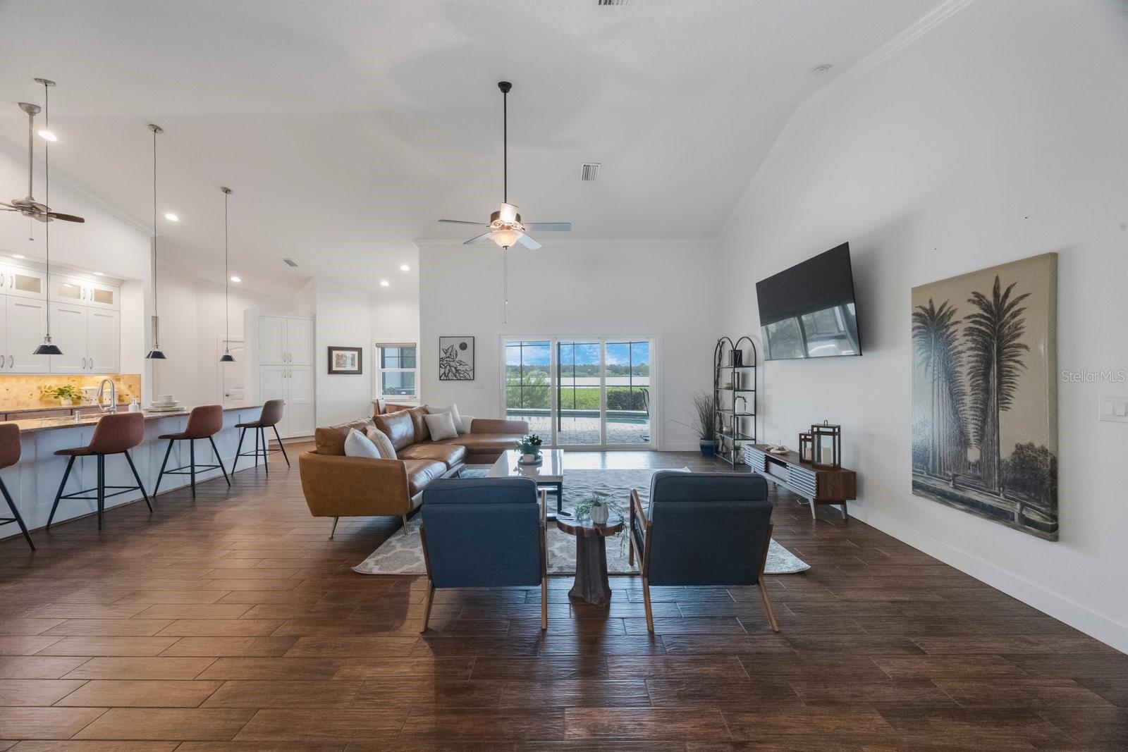 Image 19 of 68 For 826 Christina Circle