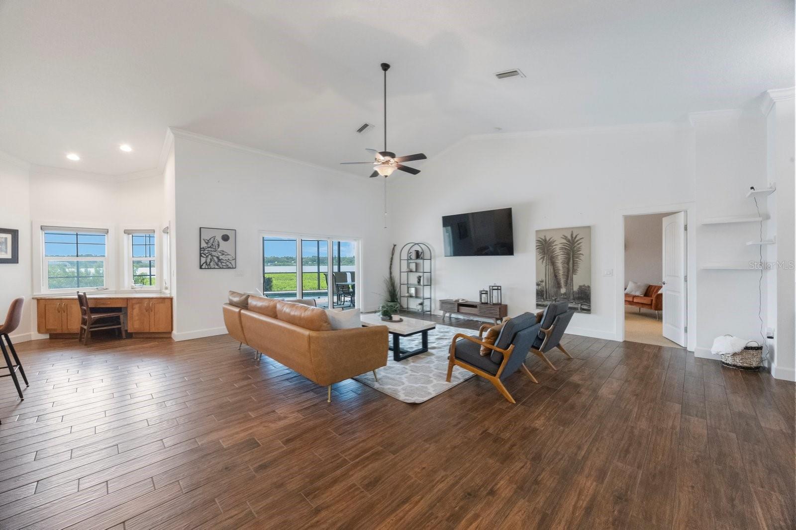 Image 20 of 68 For 826 Christina Circle