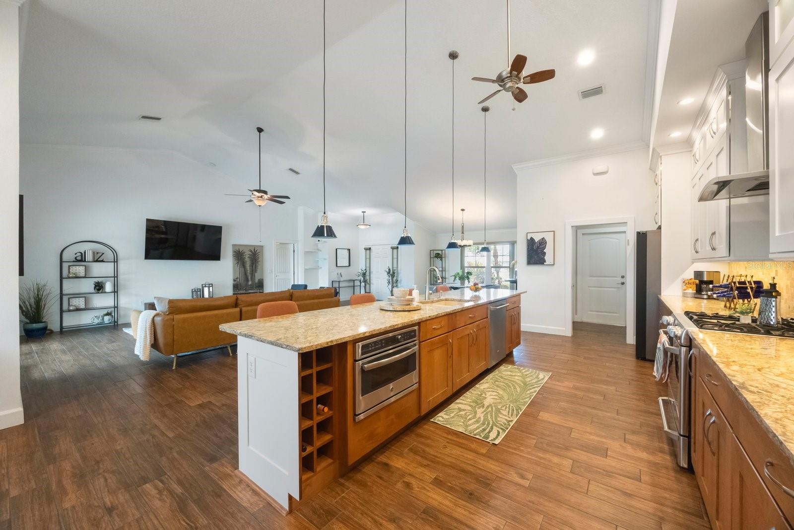 Image 28 of 68 For 826 Christina Circle