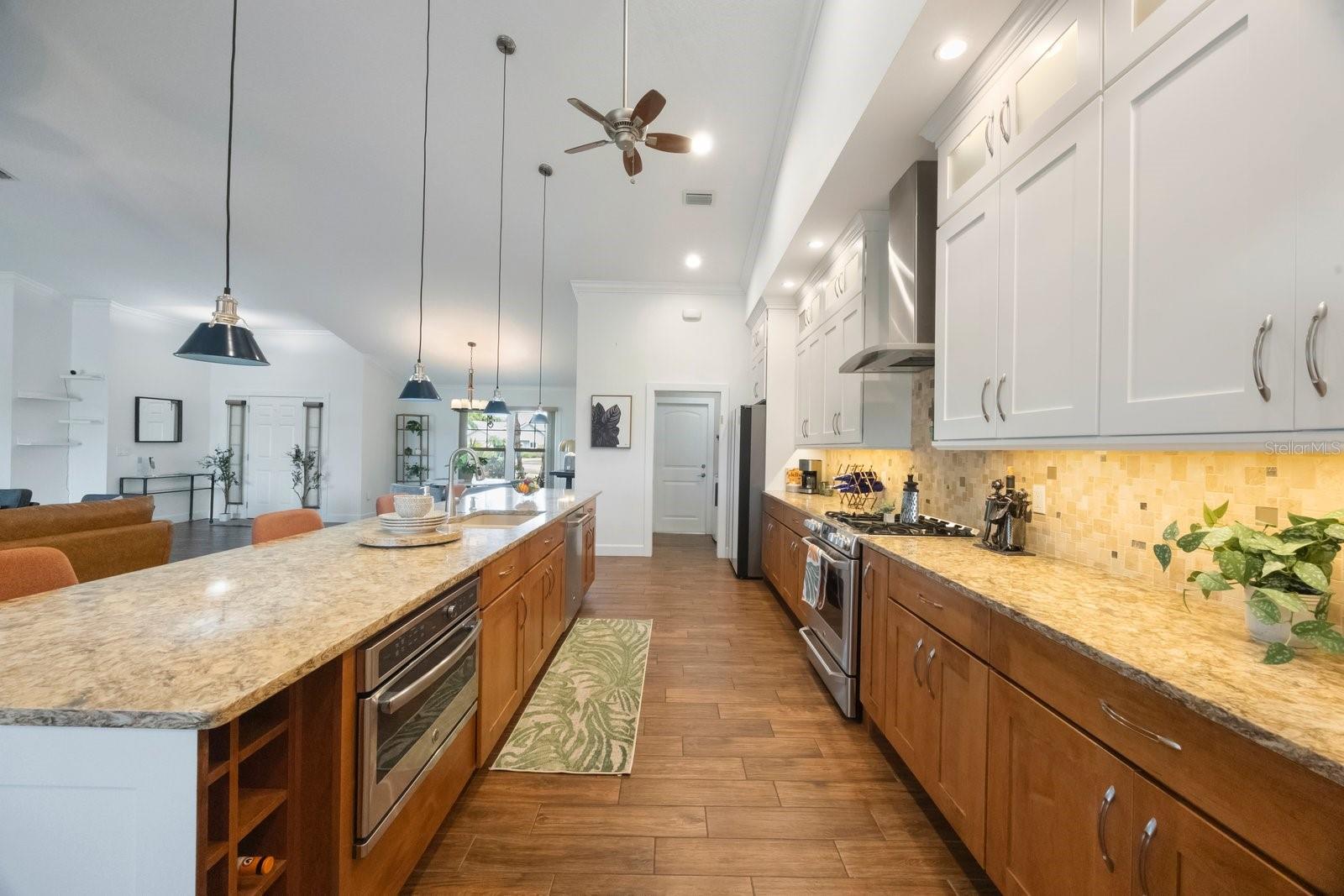 Image 29 of 68 For 826 Christina Circle