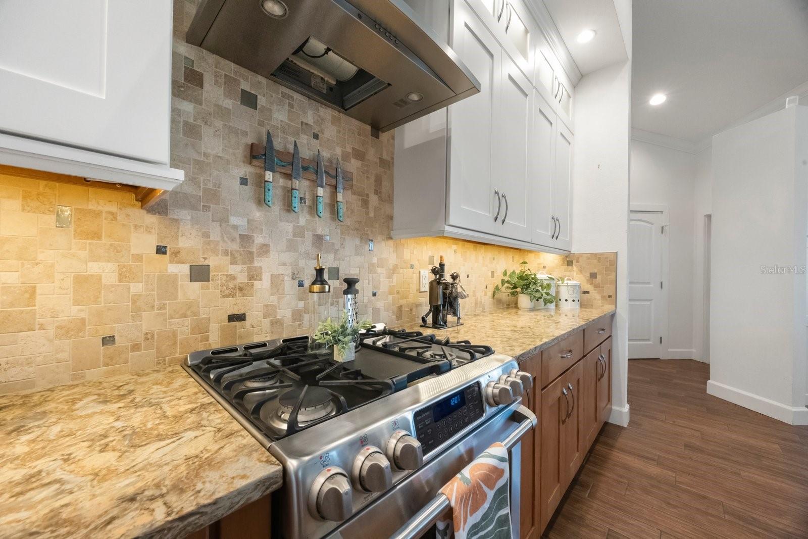 Image 31 of 68 For 826 Christina Circle