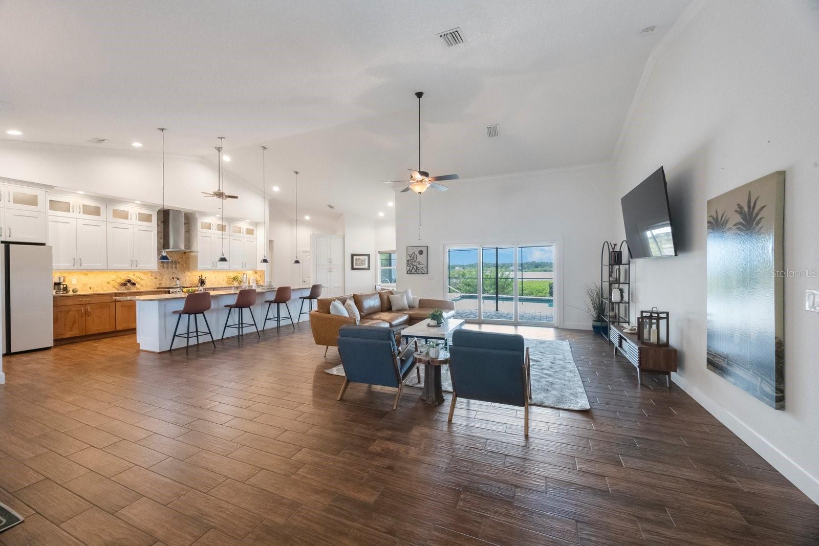 Image 33 of 68 For 826 Christina Circle