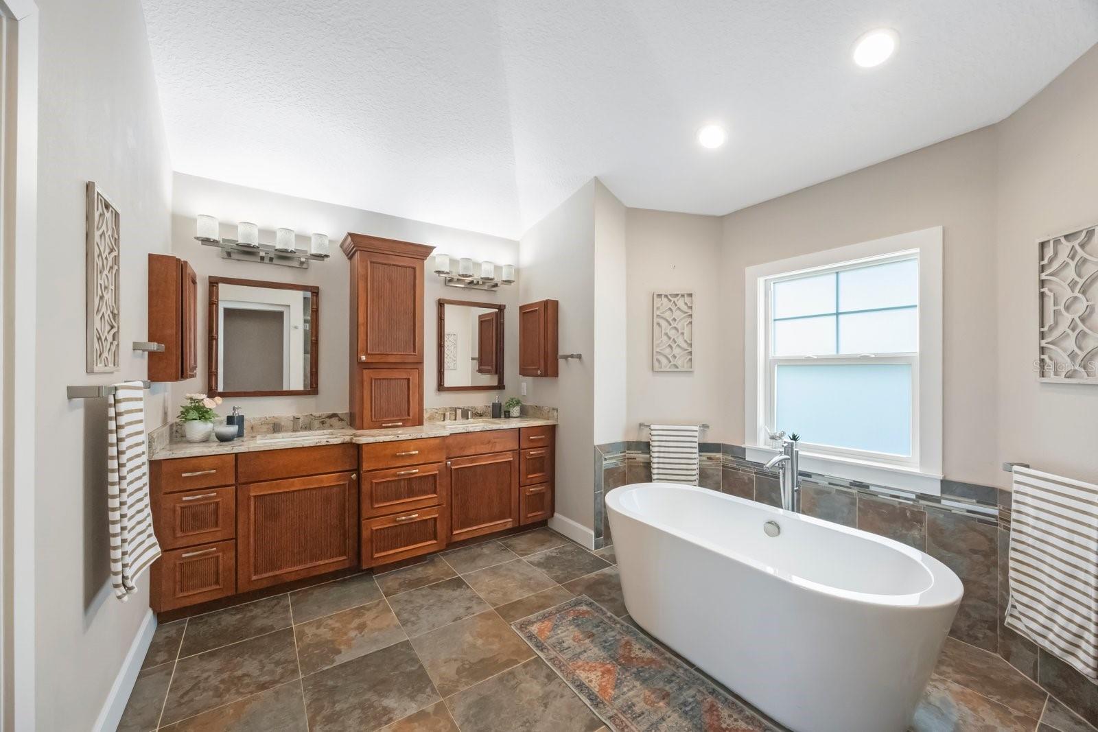 Image 40 of 68 For 826 Christina Circle