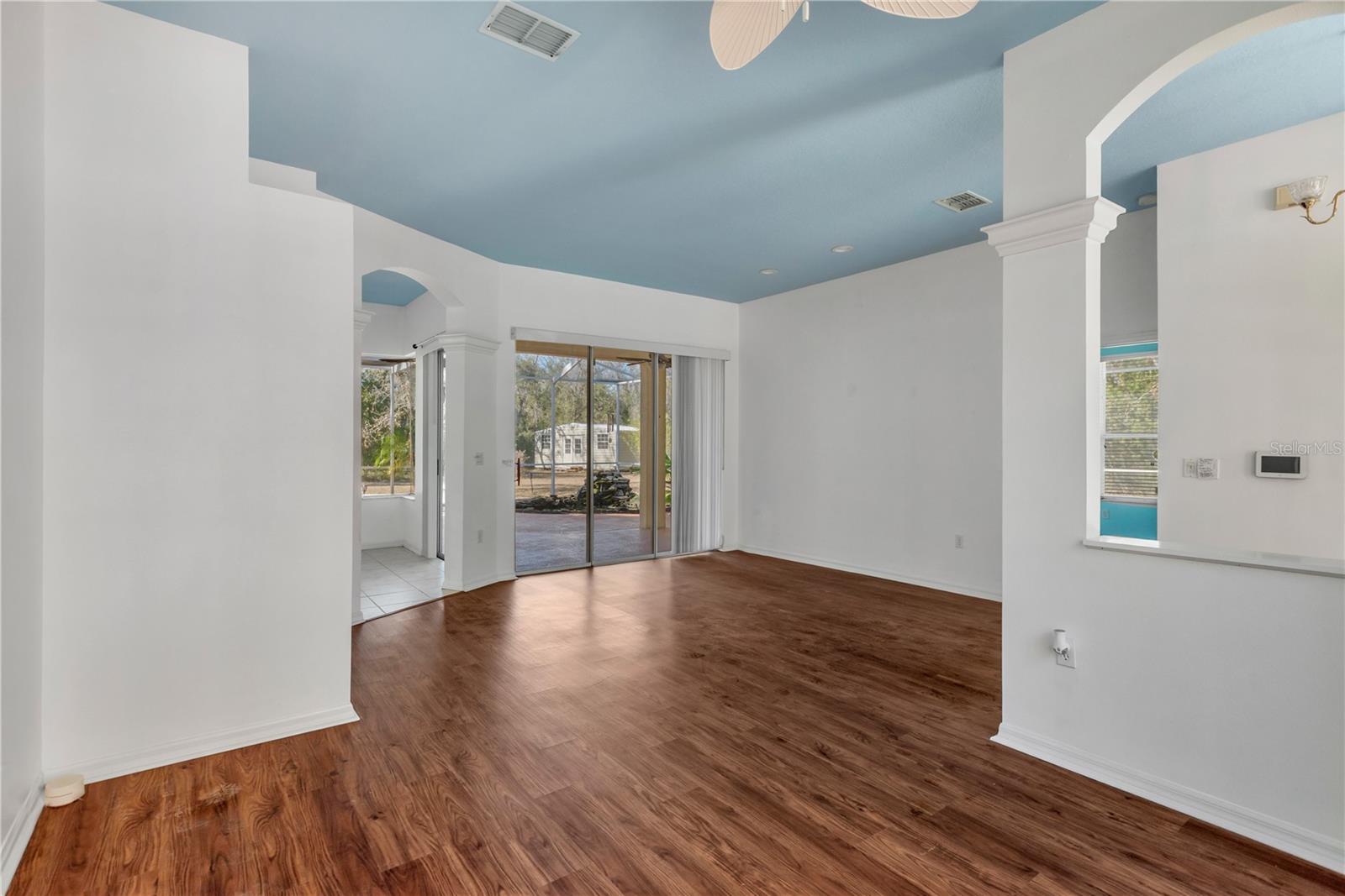 Image 12 of 90 For 18041 Owego Street