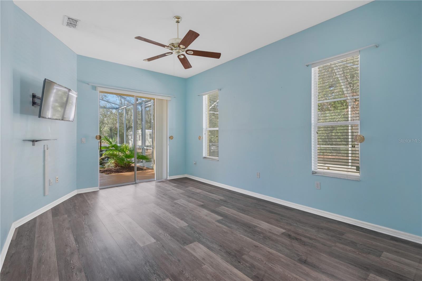 Image 13 of 90 For 18041 Owego Street