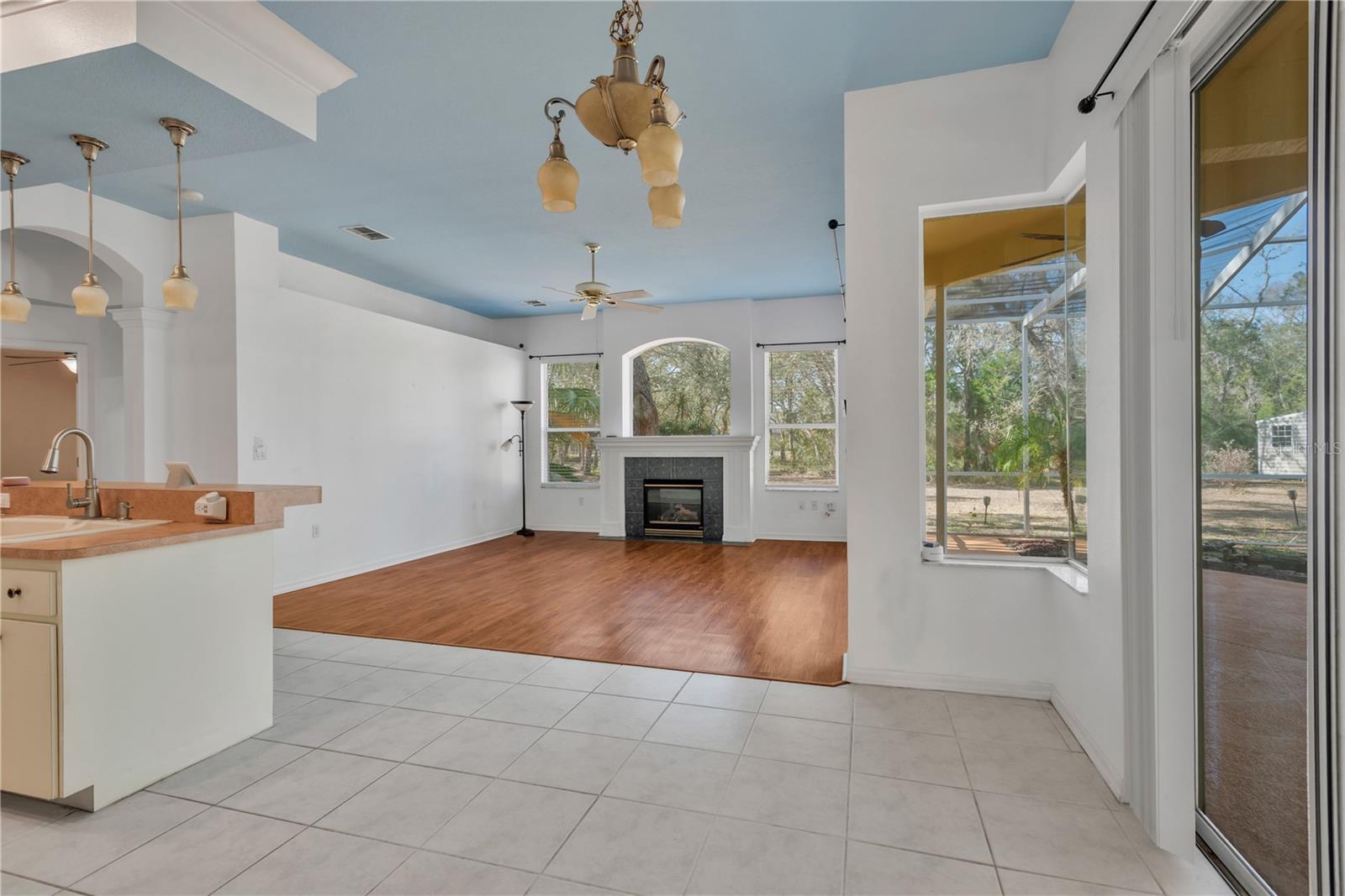 Image 23 of 90 For 18041 Owego Street