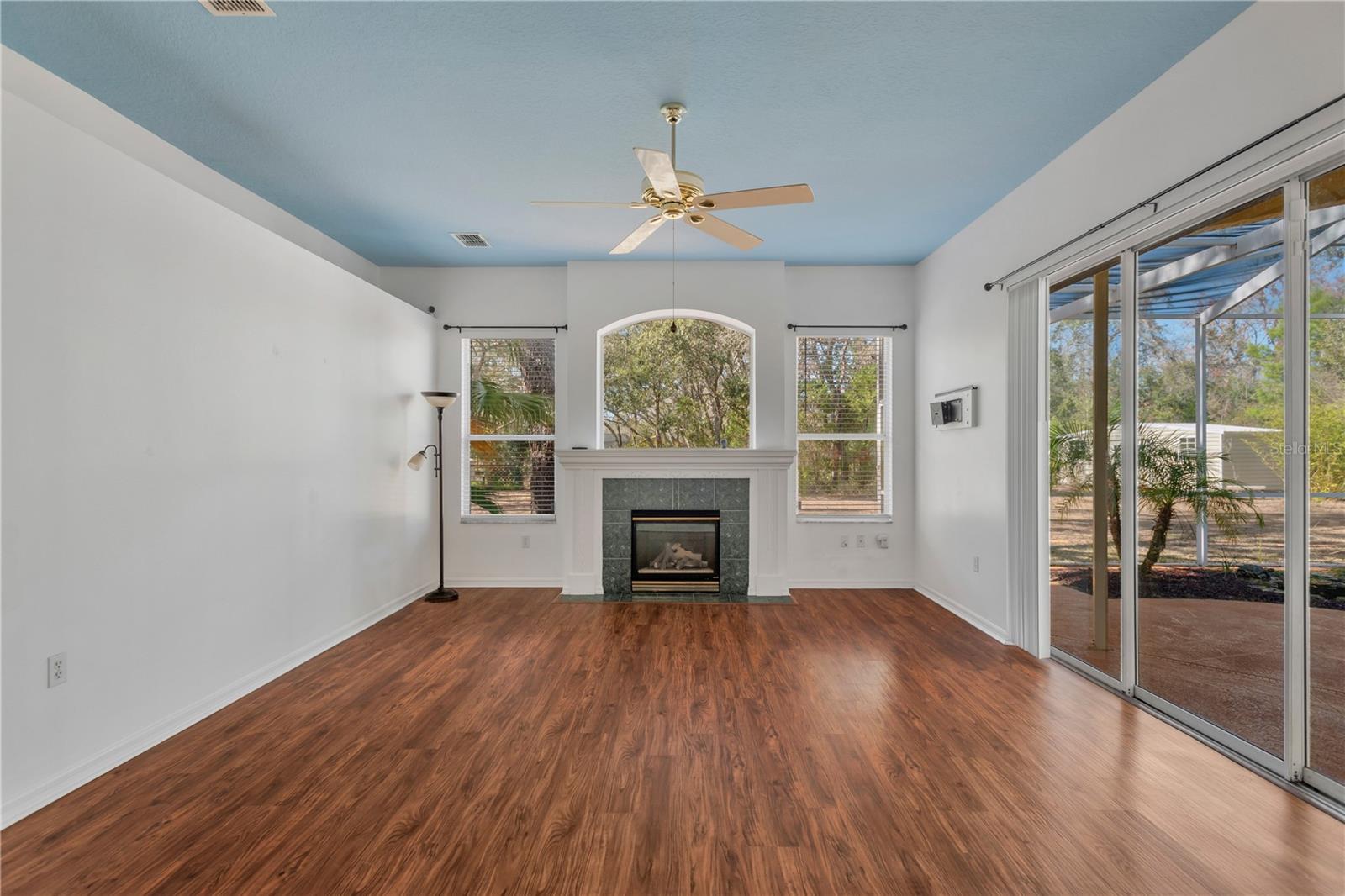 Image 26 of 90 For 18041 Owego Street