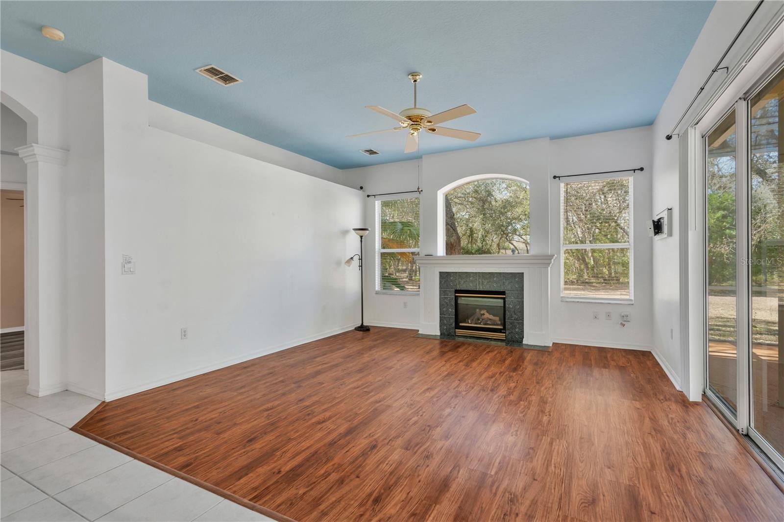 Image 27 of 90 For 18041 Owego Street