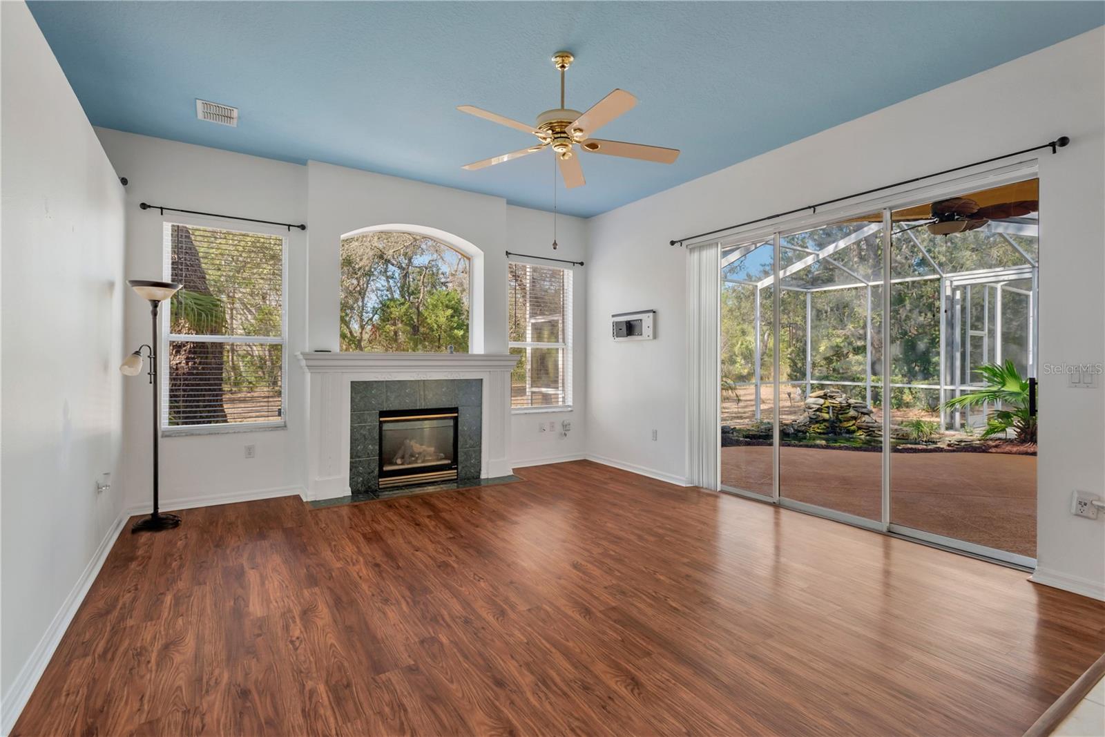 Image 28 of 90 For 18041 Owego Street