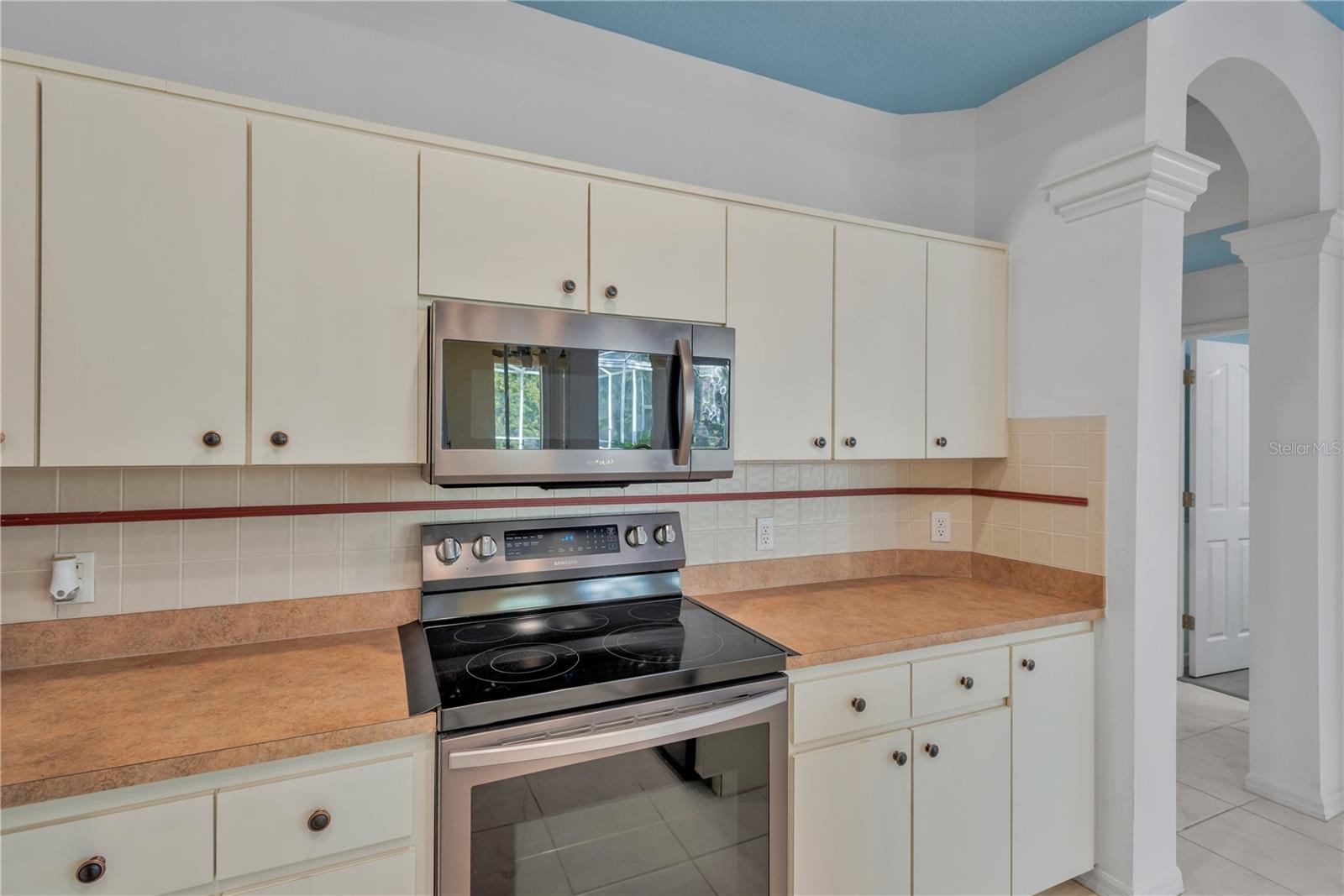 Image 32 of 90 For 18041 Owego Street