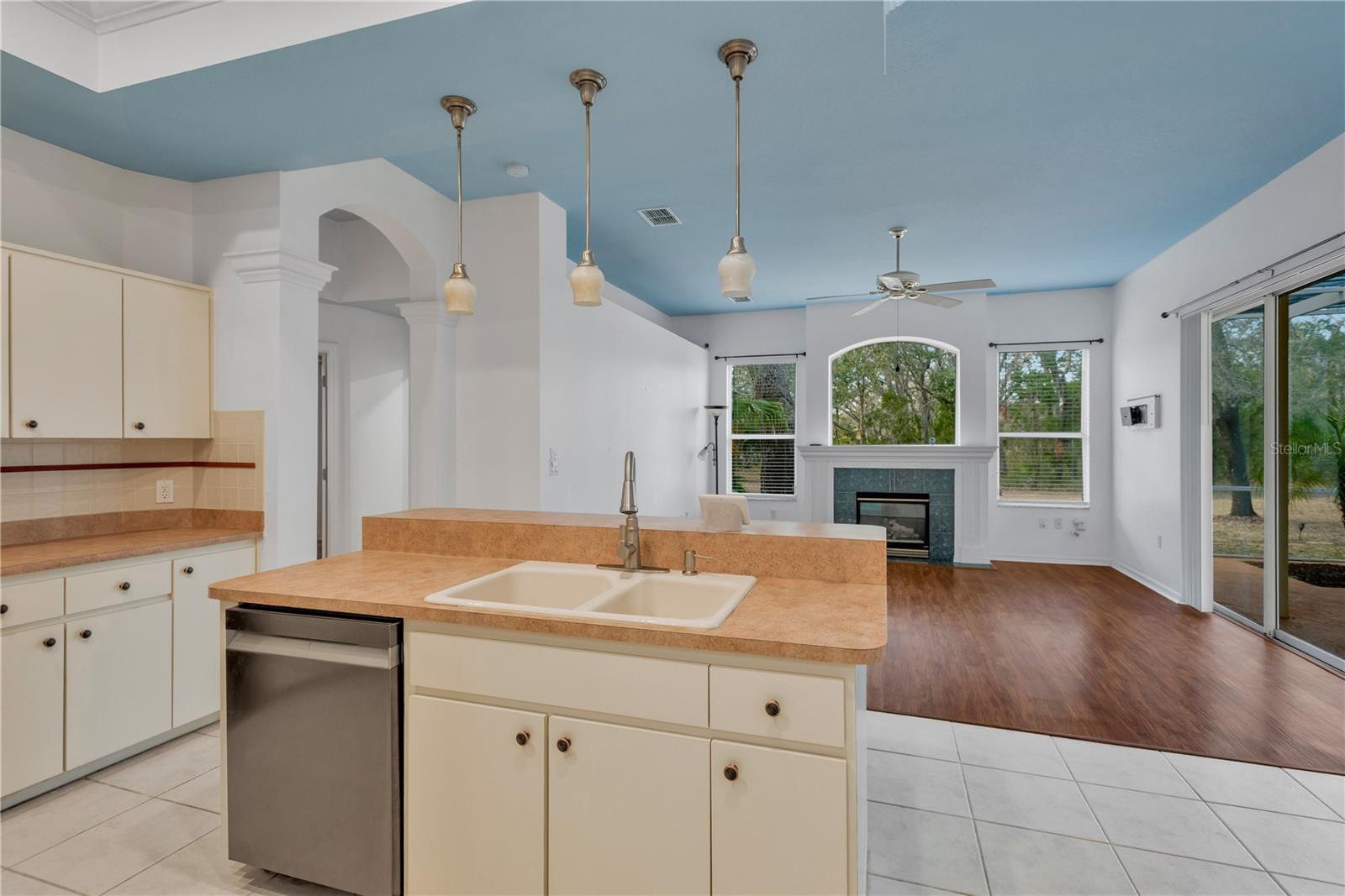 Image 34 of 90 For 18041 Owego Street