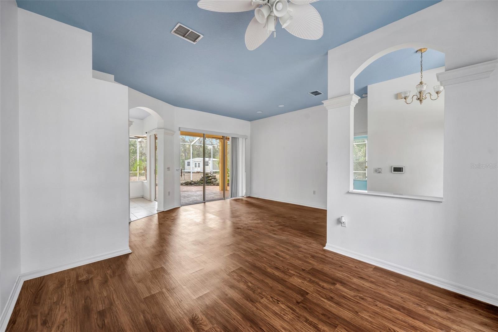 Image 7 of 90 For 18041 Owego Street