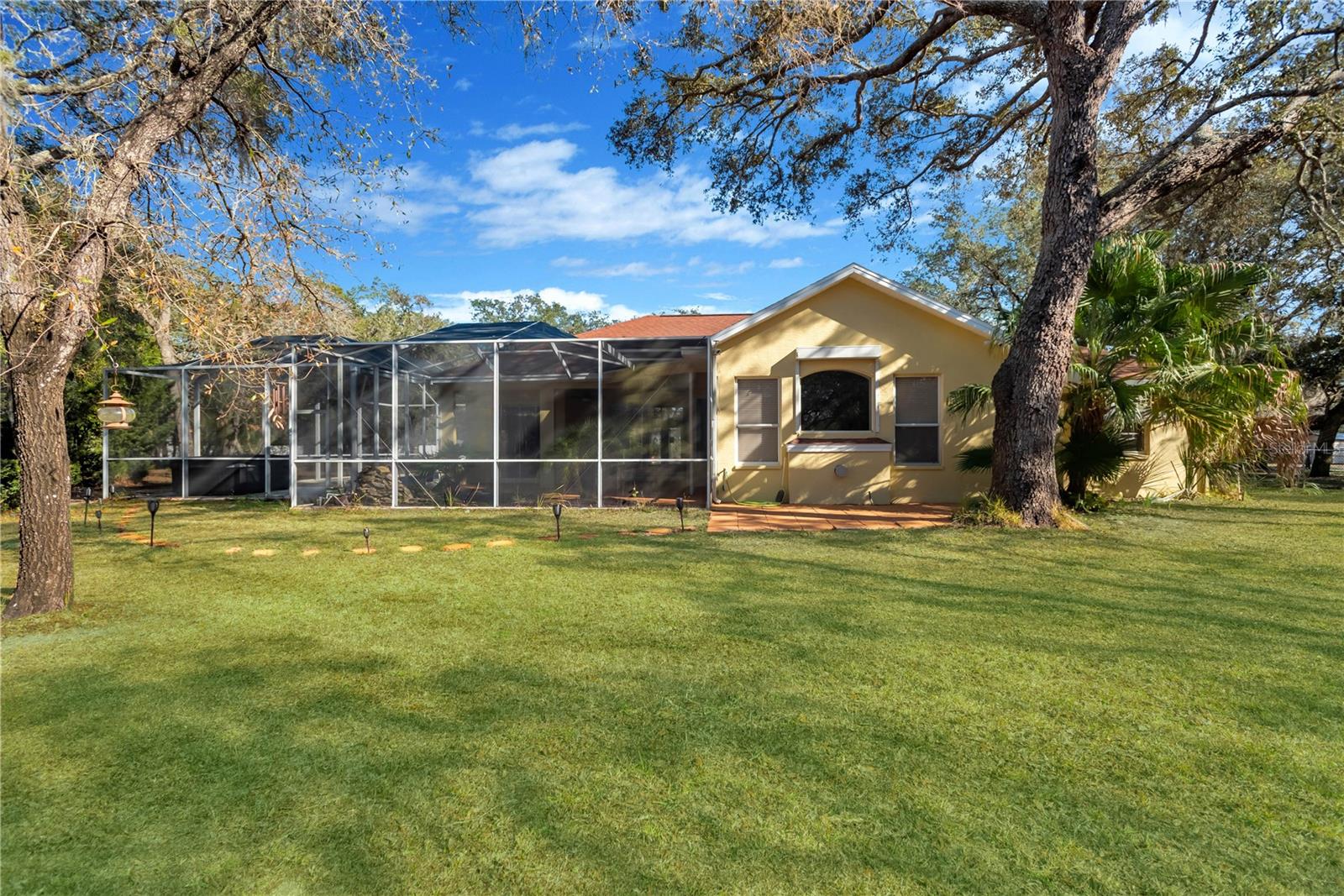 Image 75 of 90 For 18041 Owego Street