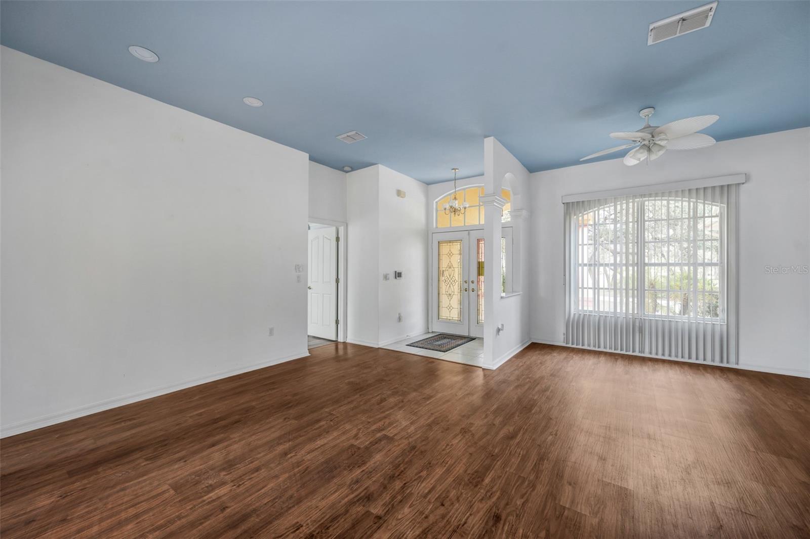 Image 8 of 90 For 18041 Owego Street