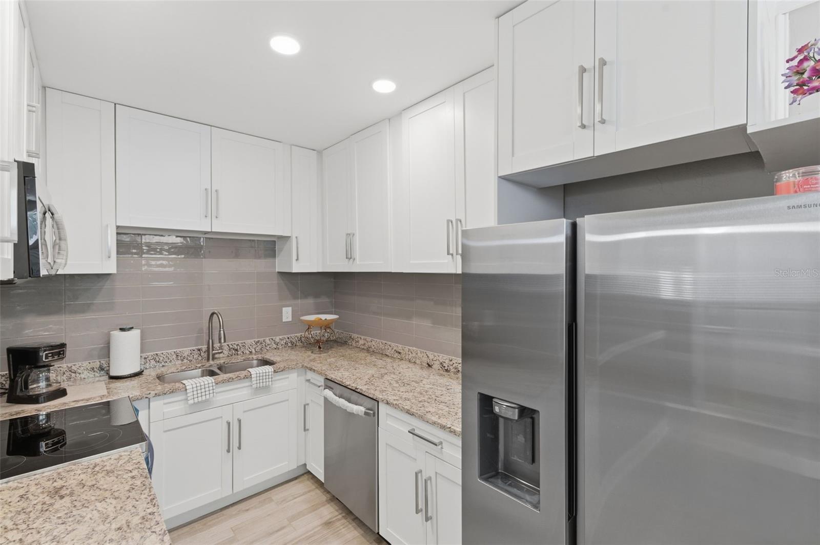 Listing photo id 8 for 4001 58th Street N 14