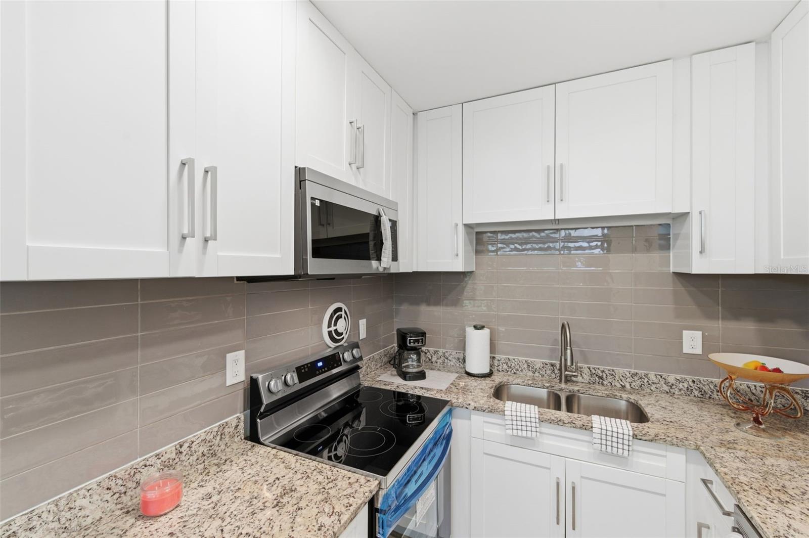 Listing photo id 9 for 4001 58th Street N 14