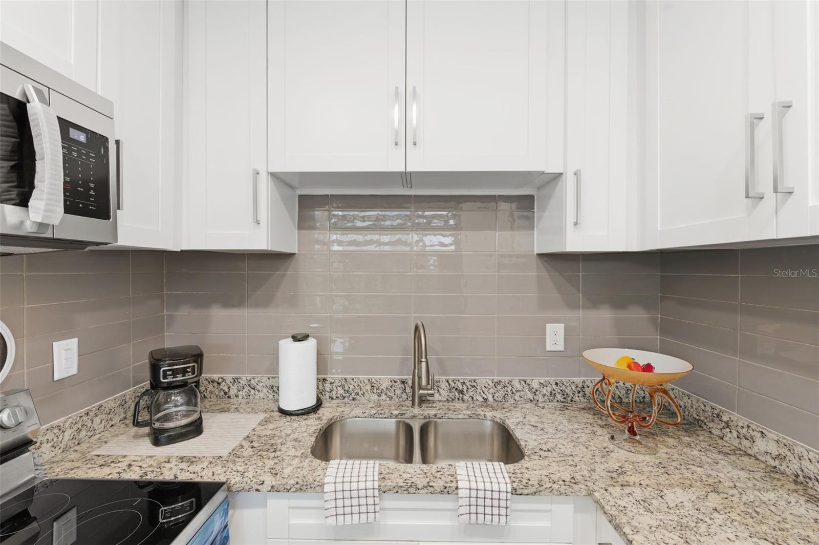 Listing photo id 10 for 4001 58th Street N 14