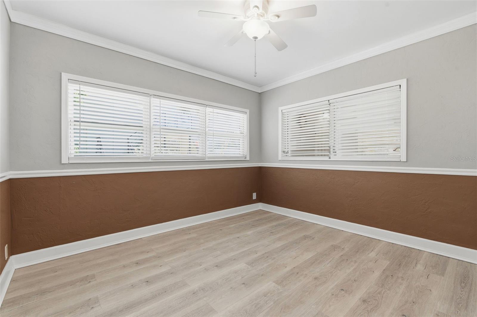 Listing photo id 12 for 4001 58th Street N 14