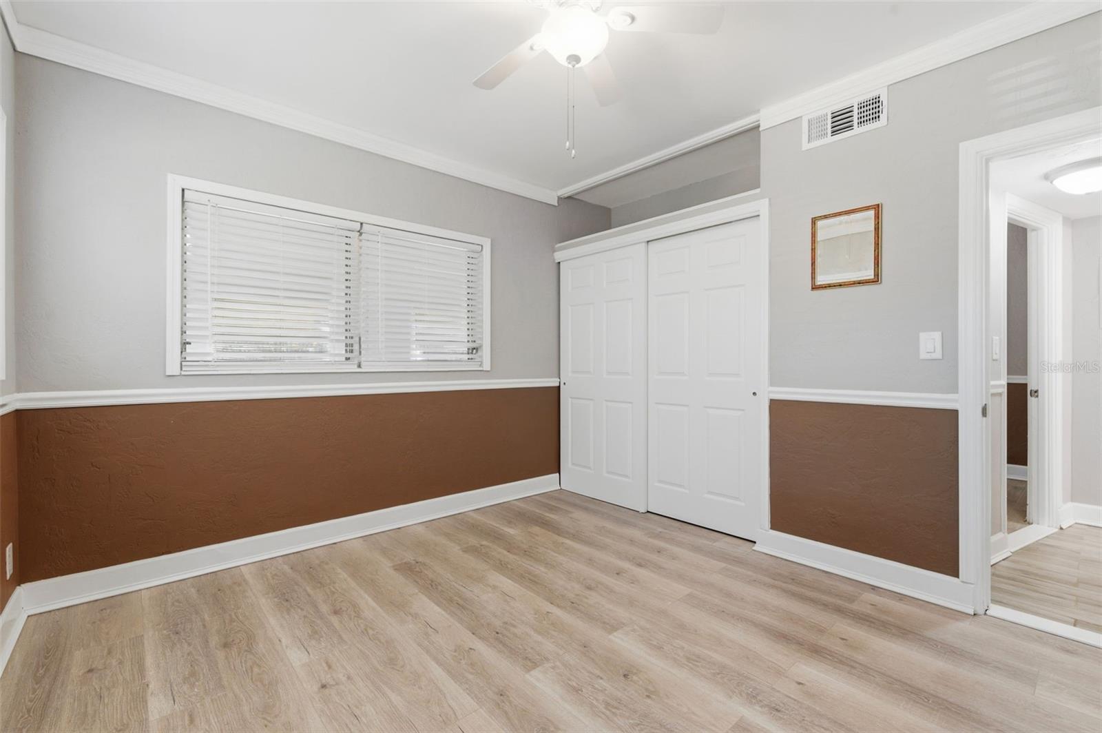 Listing photo id 13 for 4001 58th Street N 14