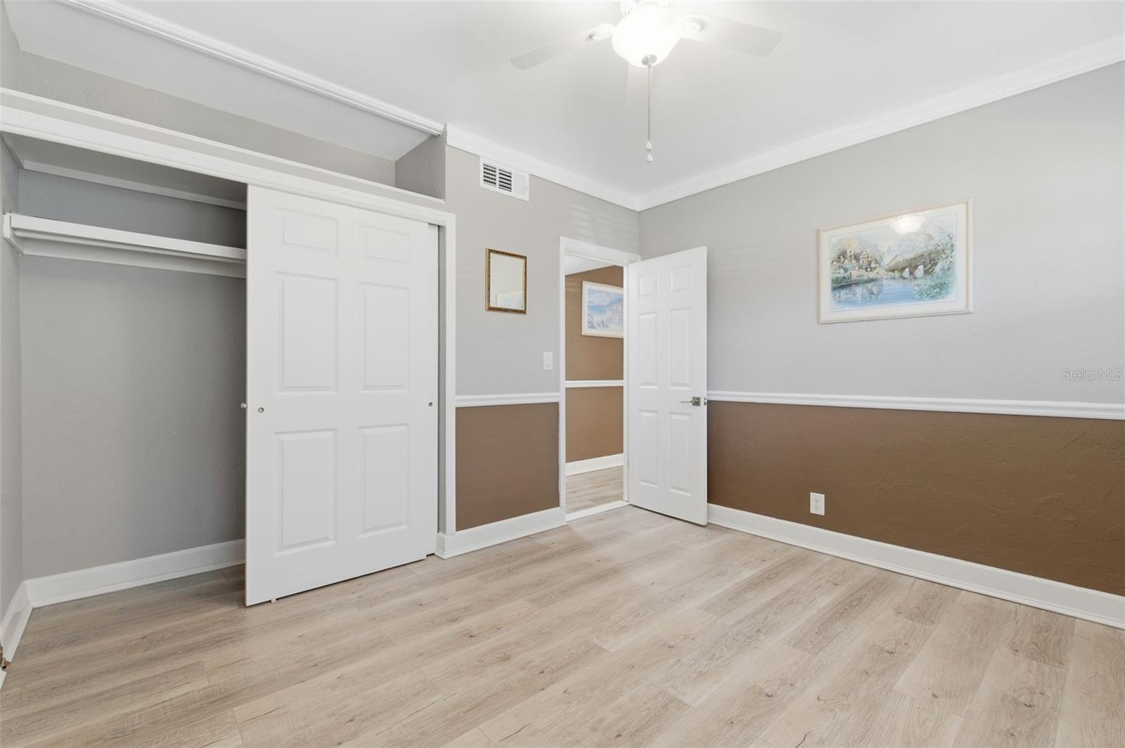 Listing photo id 14 for 4001 58th Street N 14