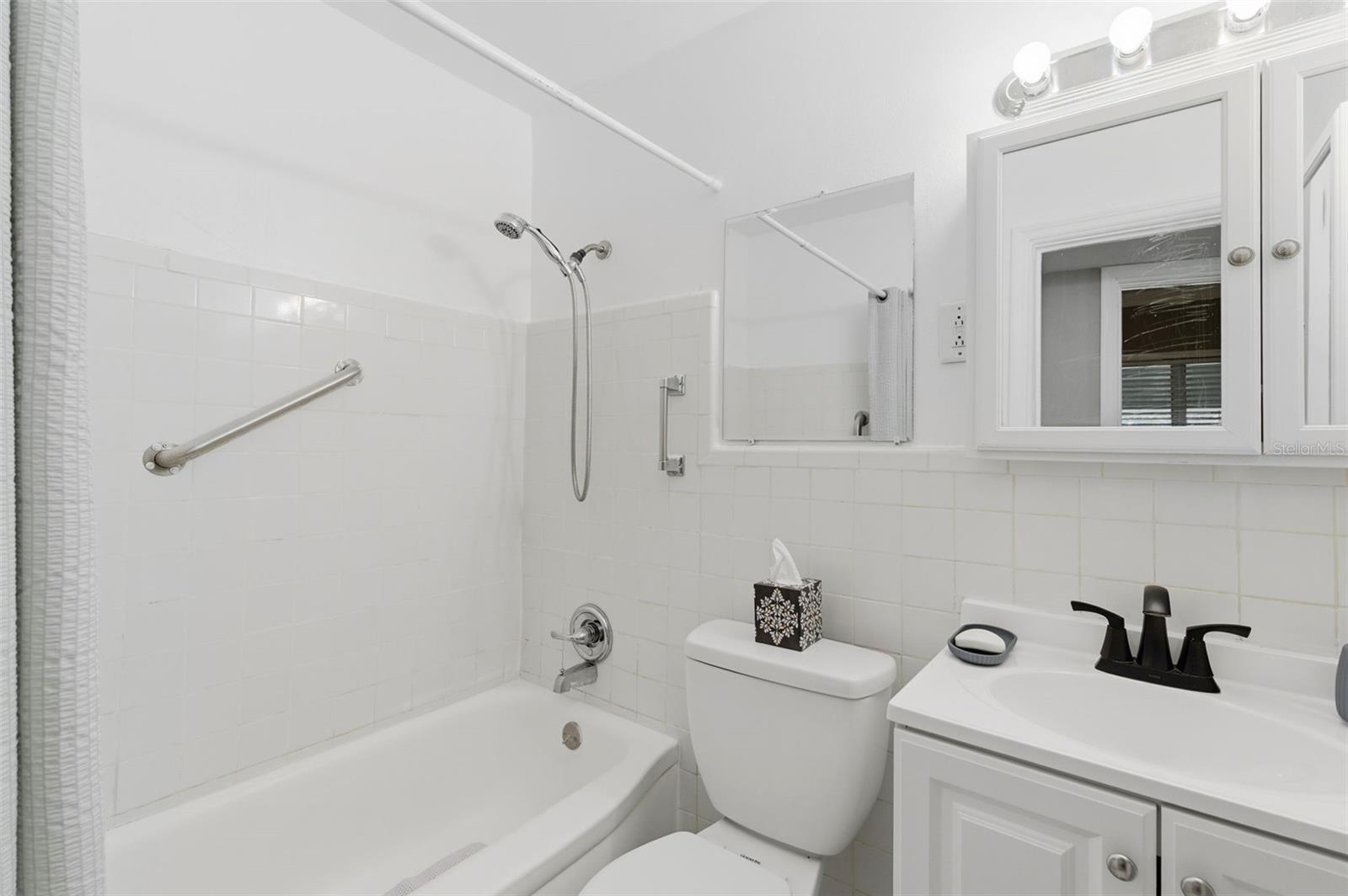 Listing photo id 16 for 4001 58th Street N 14