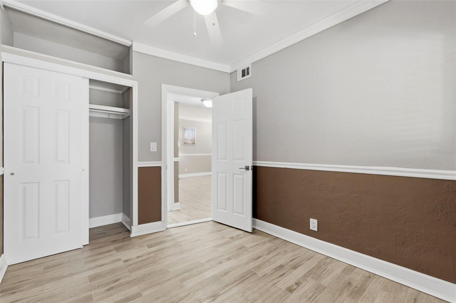 Listing photo id 20 for 4001 58th Street N 14