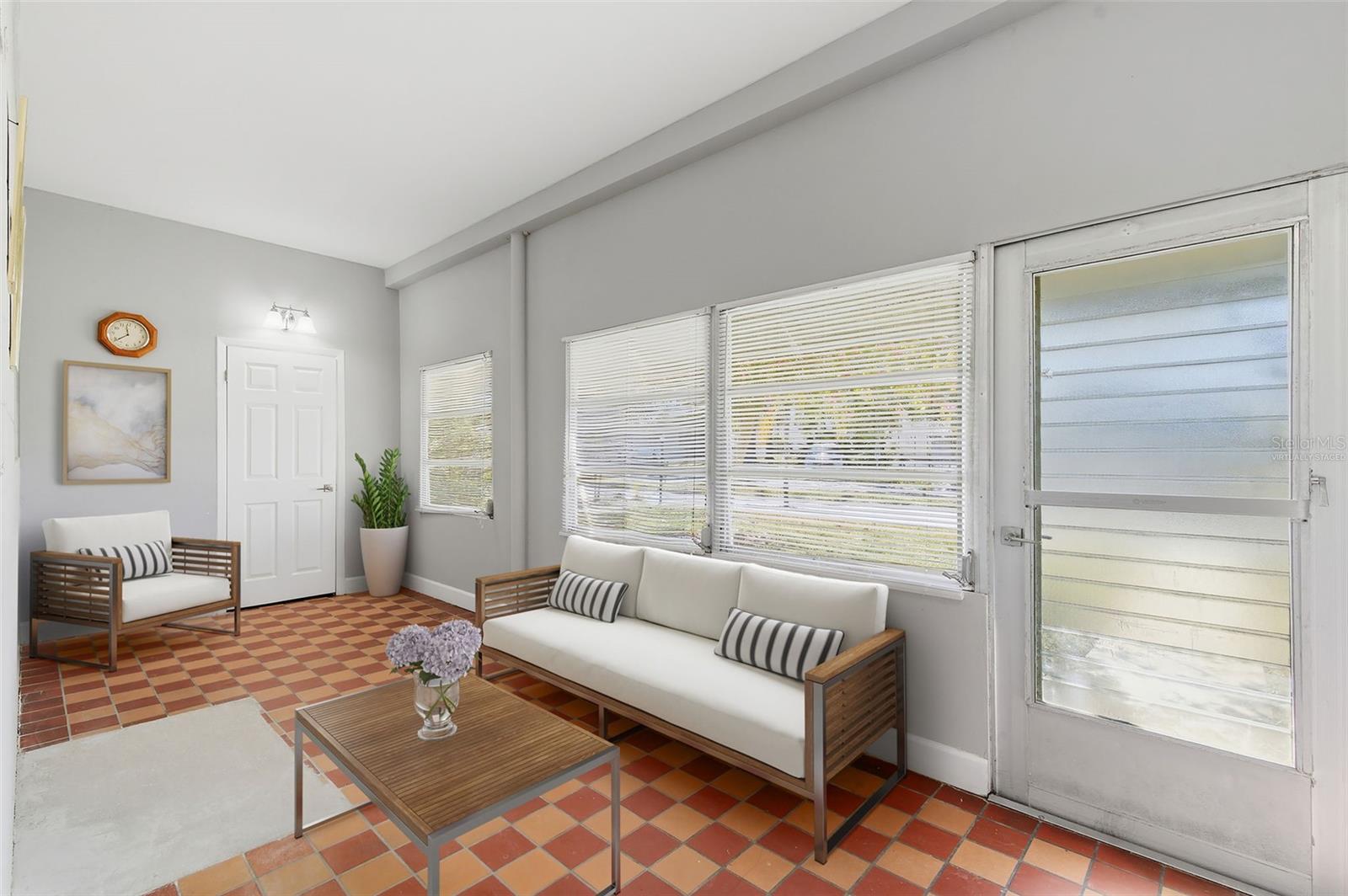 Listing photo id 23 for 4001 58th Street N 14