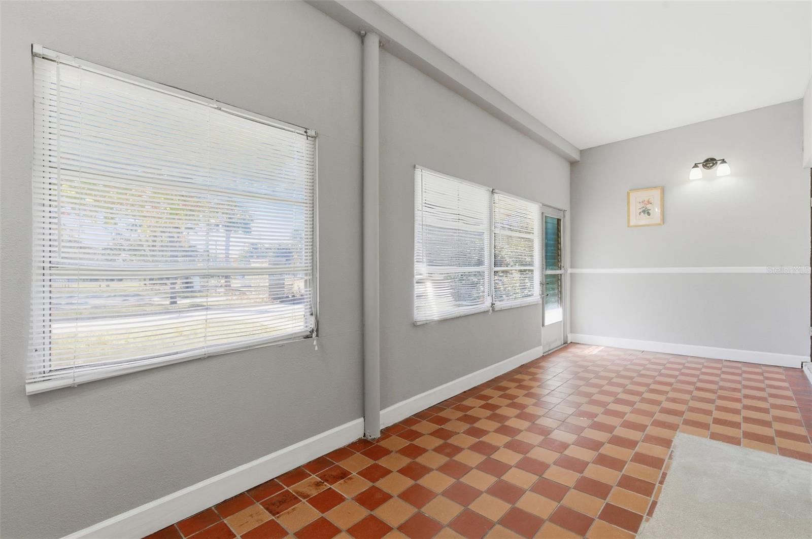 Listing photo id 24 for 4001 58th Street N 14