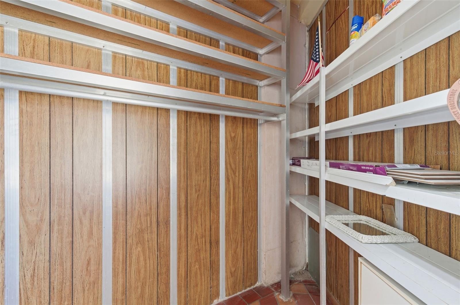 Listing photo id 25 for 4001 58th Street N 14