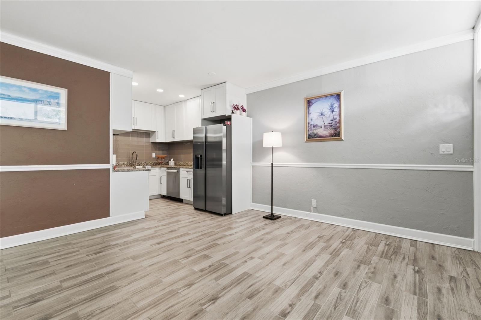 Listing photo id 4 for 4001 58th Street N 14