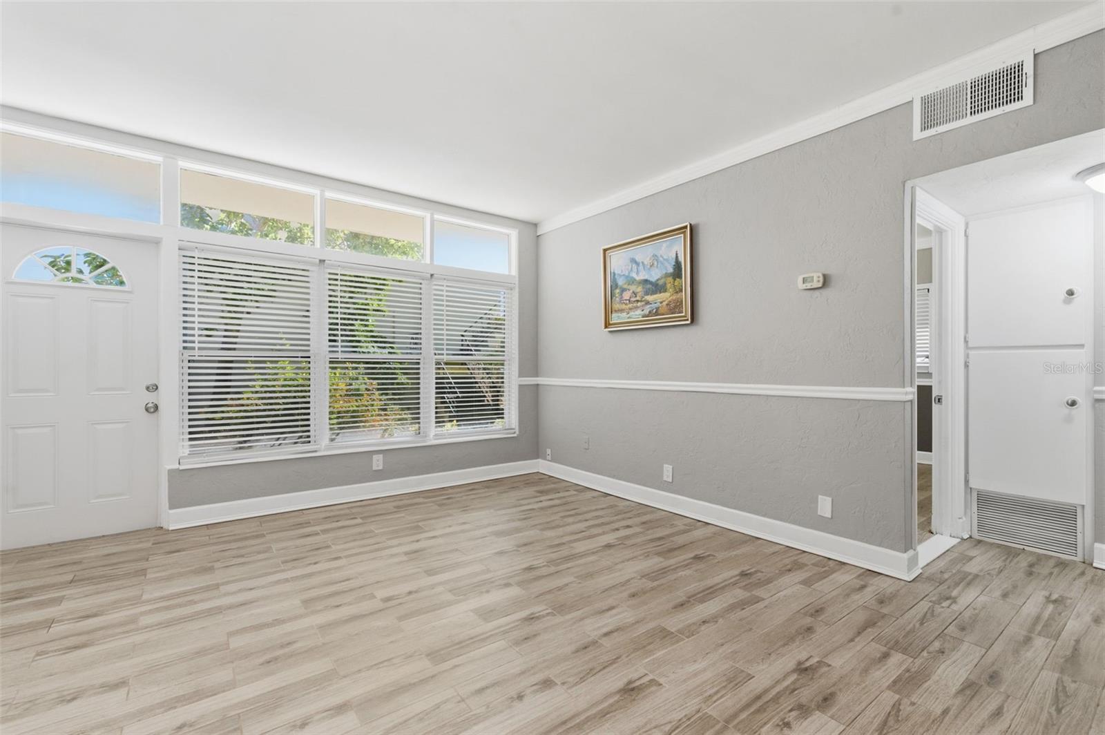 Listing photo id 7 for 4001 58th Street N 14