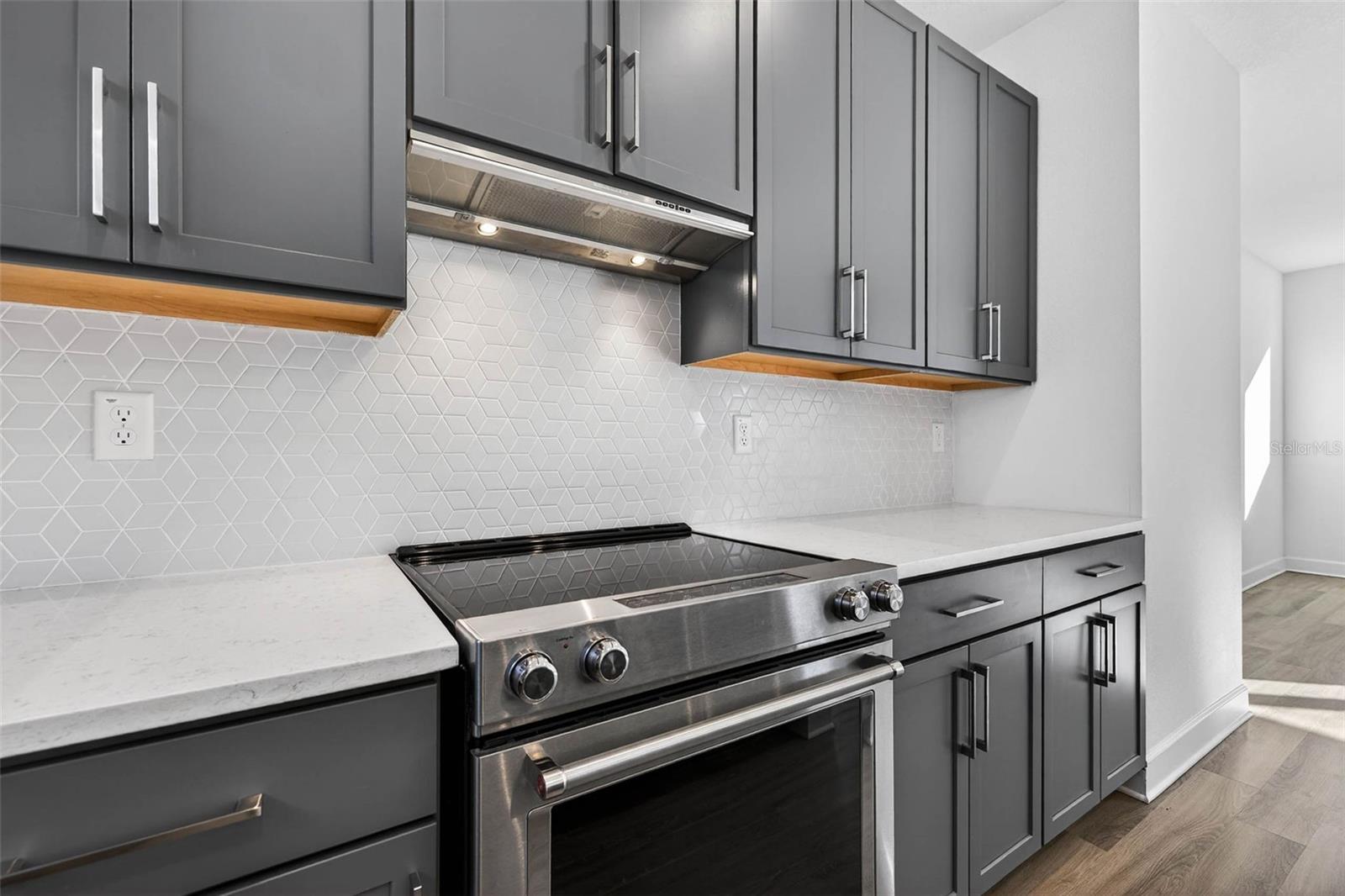 Image 11 of 35 For 104 26th Street N