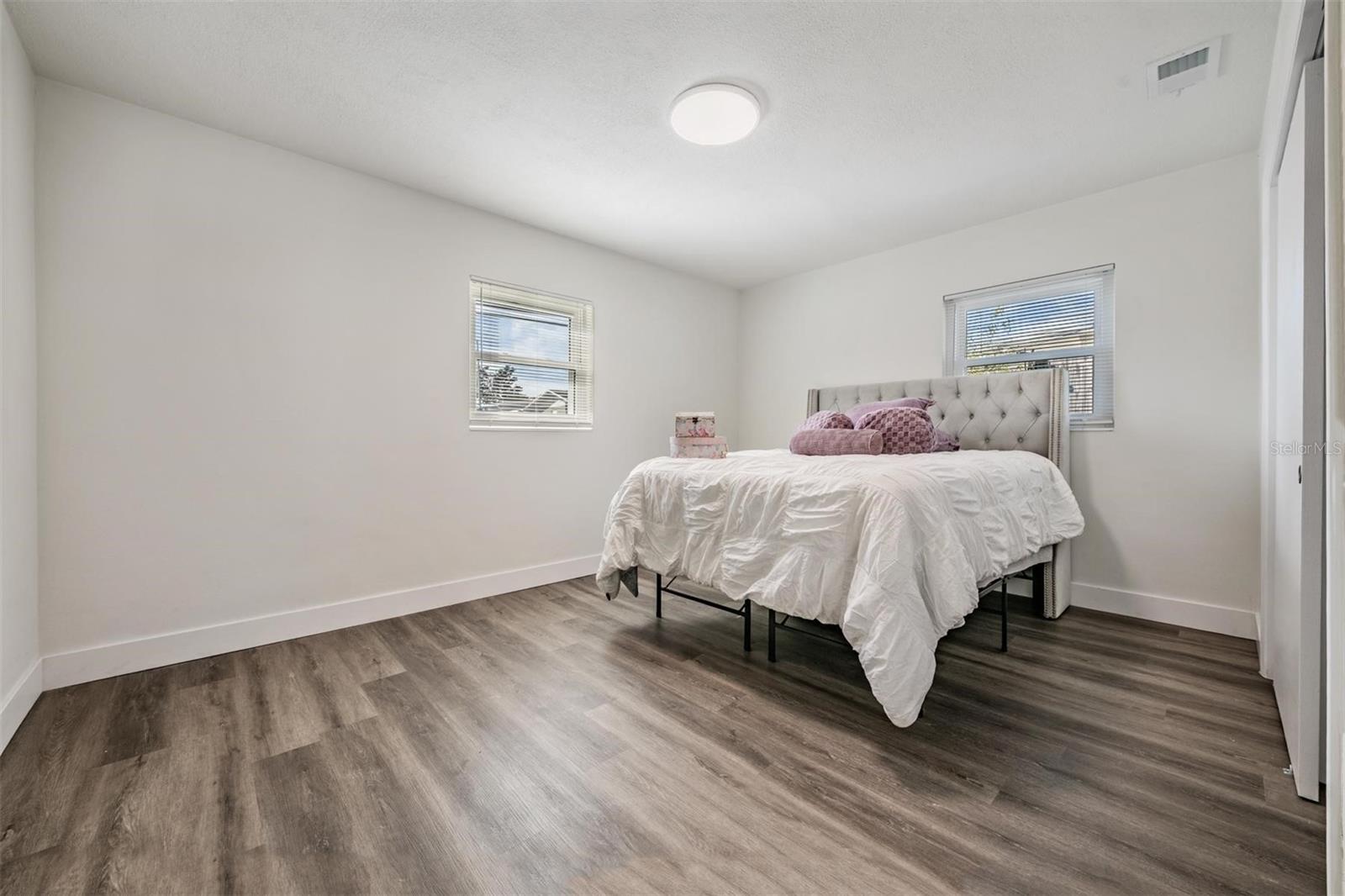 Image 14 of 43 For 66 Lake Shore Drive