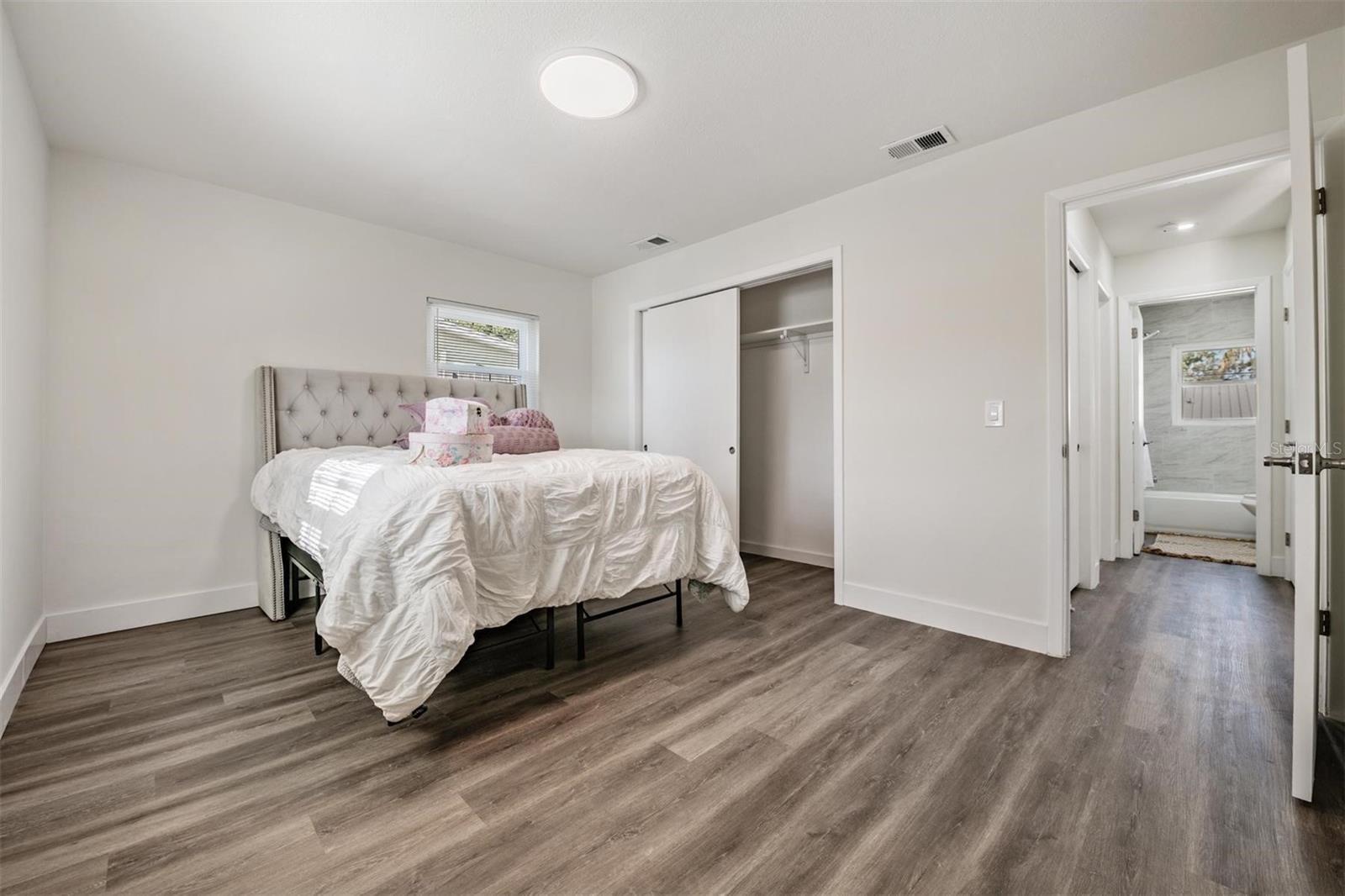 Image 17 of 43 For 66 Lake Shore Drive