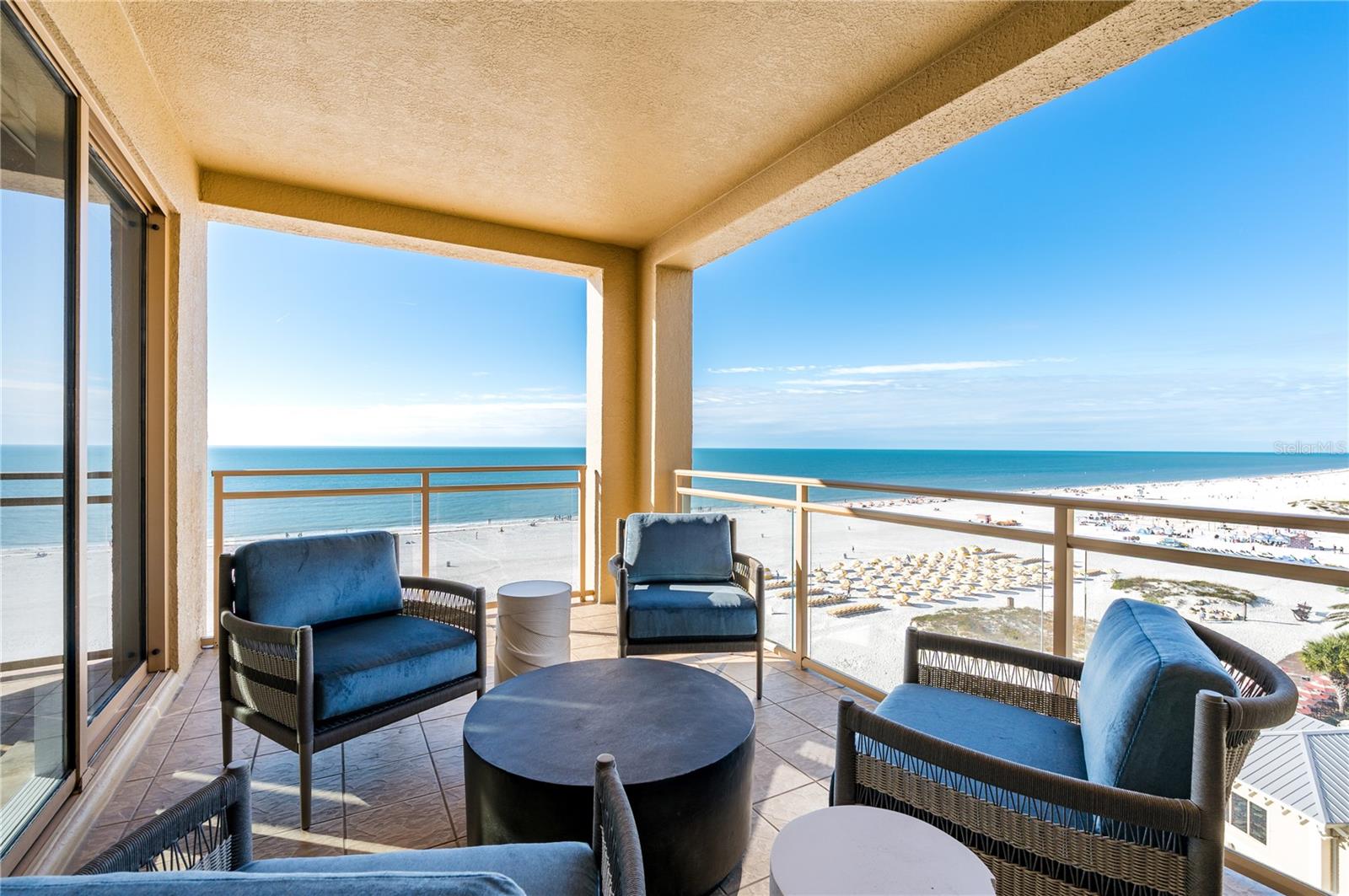 Listing photo id 9 for 11 Baymont Street 702