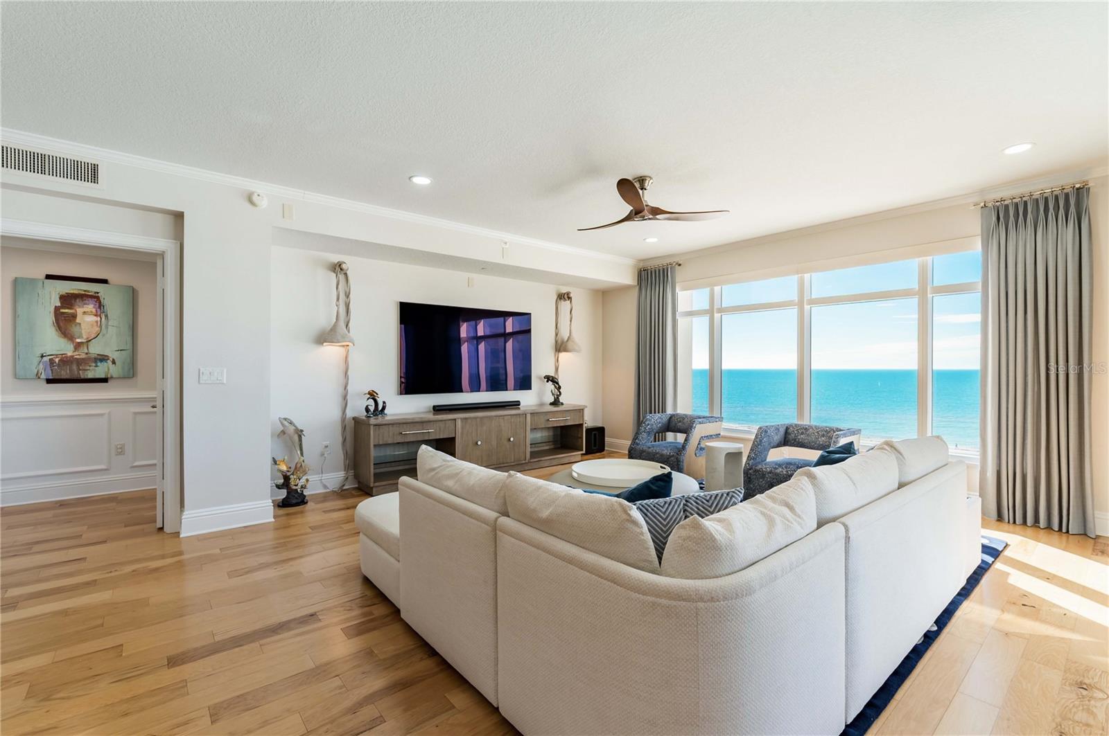 Listing photo id 20 for 11 Baymont Street 702