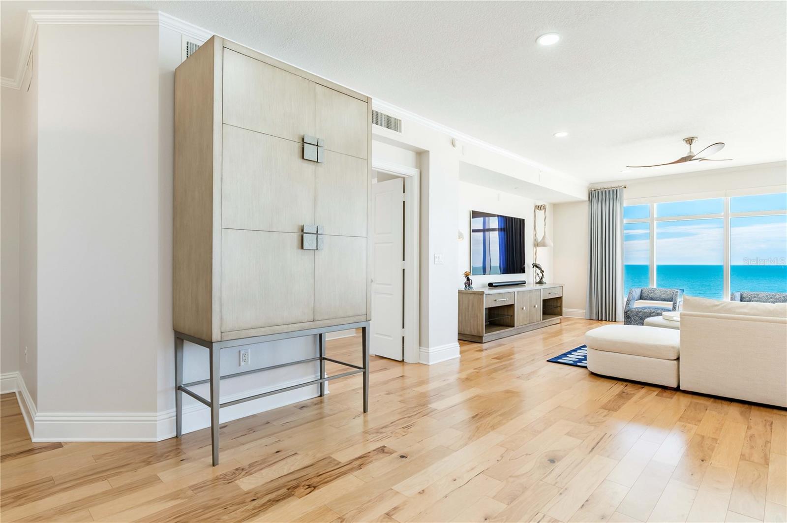 Listing photo id 22 for 11 Baymont Street 702