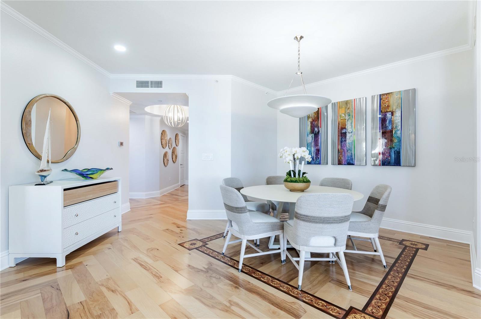 Listing photo id 24 for 11 Baymont Street 702