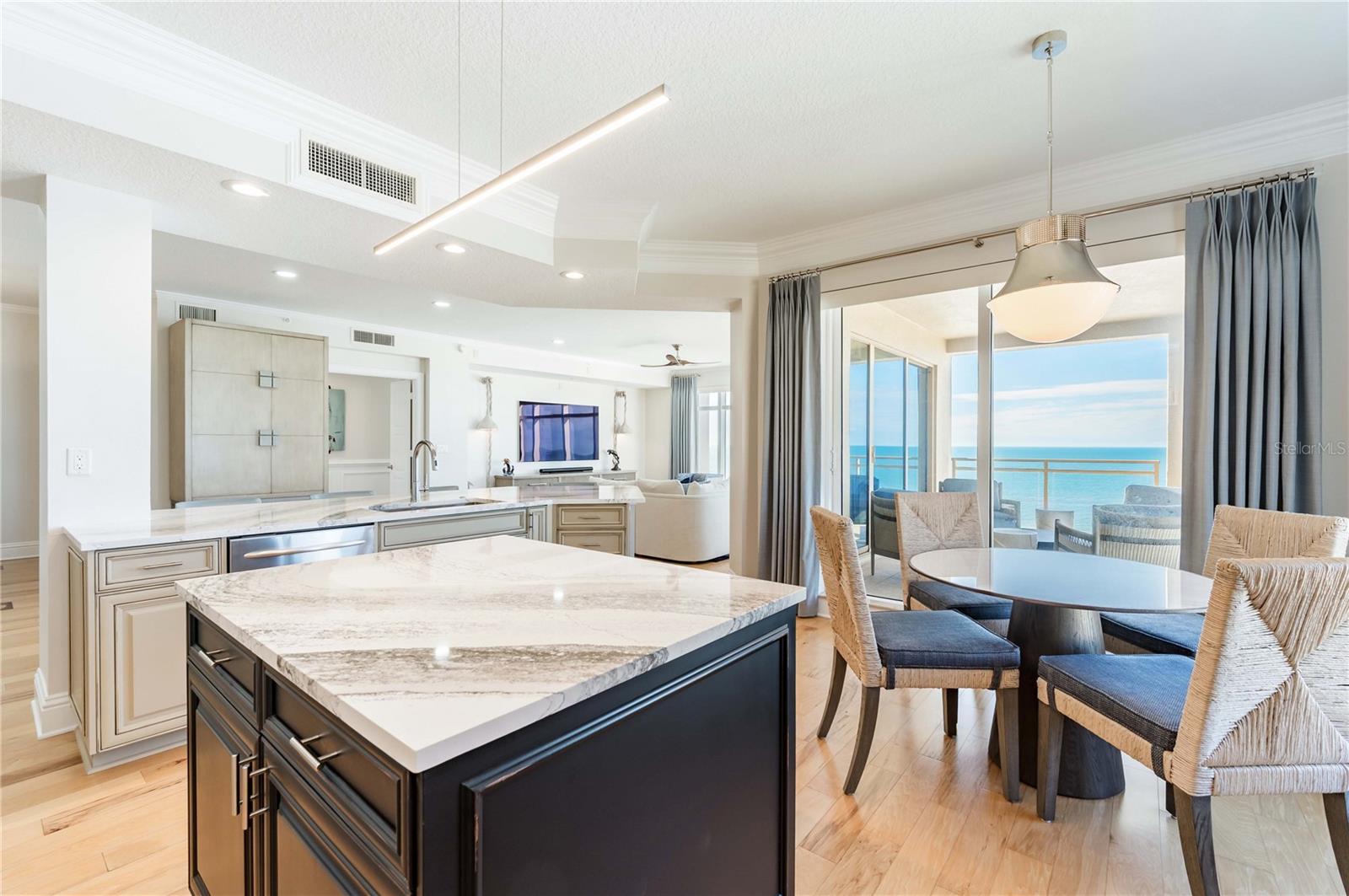 Listing photo id 26 for 11 Baymont Street 702