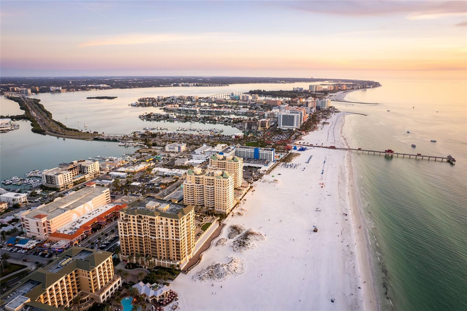 Listing photo id 1 for 11 Baymont Street 702