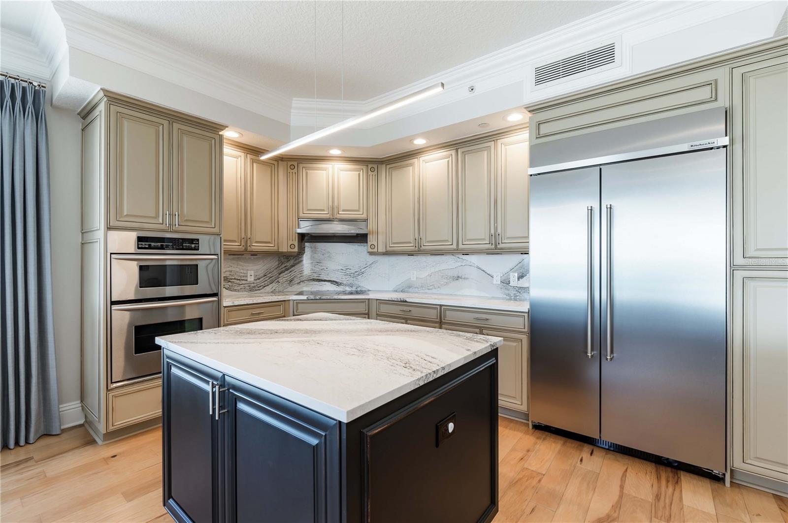 Listing photo id 28 for 11 Baymont Street 702