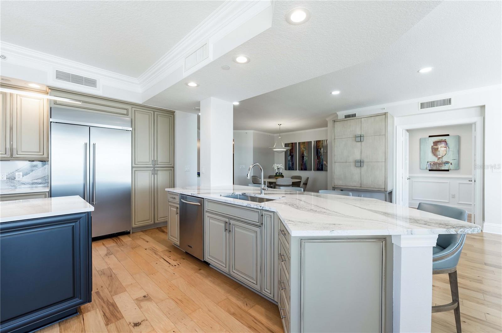 Listing photo id 30 for 11 Baymont Street 702