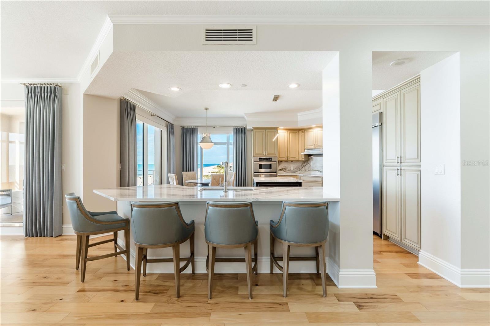 Listing photo id 33 for 11 Baymont Street 702