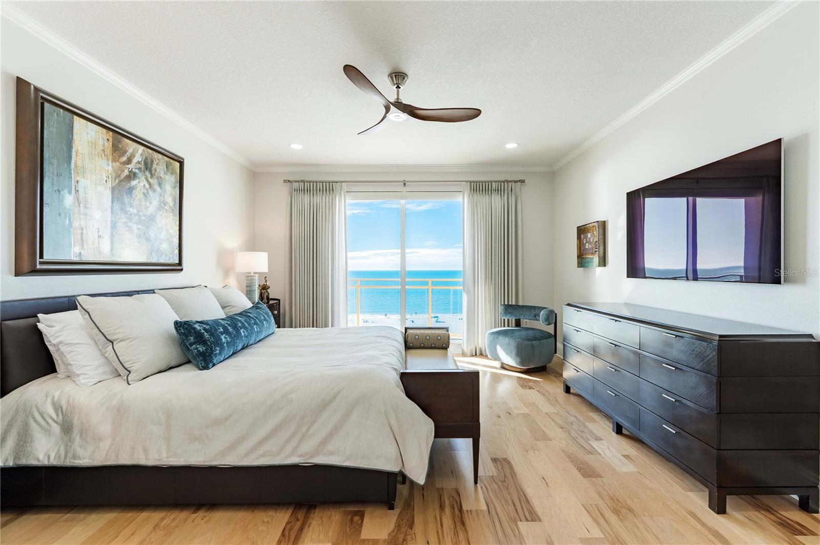 Listing photo id 36 for 11 Baymont Street 702