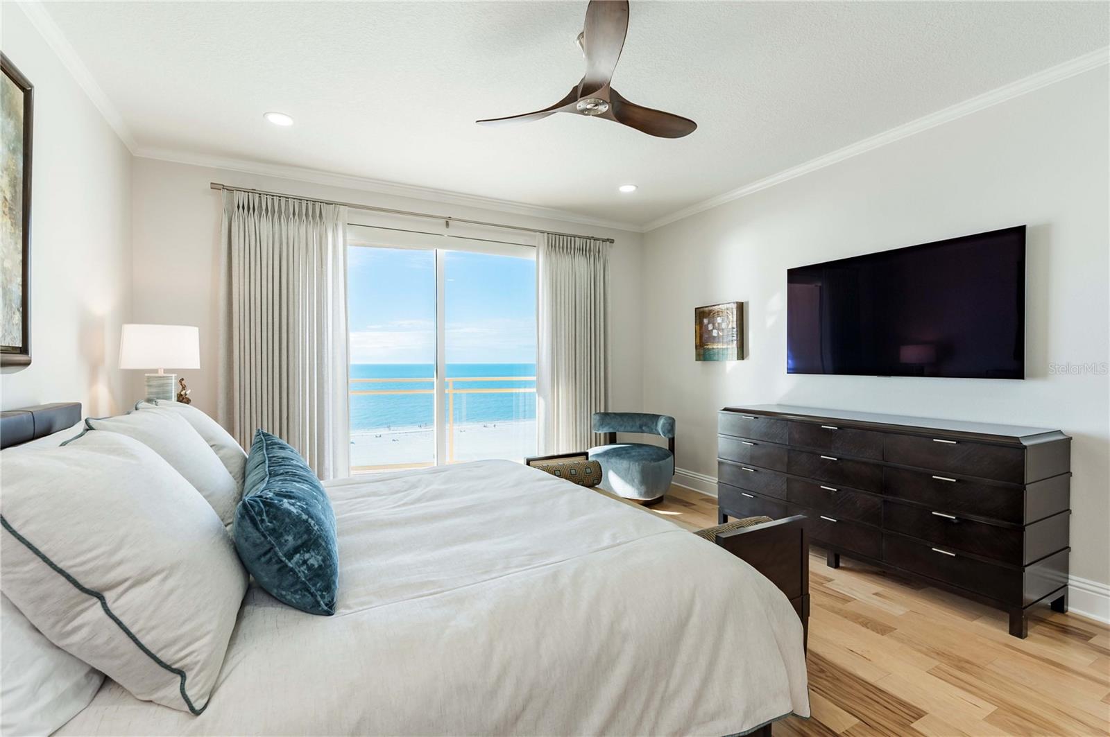 Listing photo id 37 for 11 Baymont Street 702