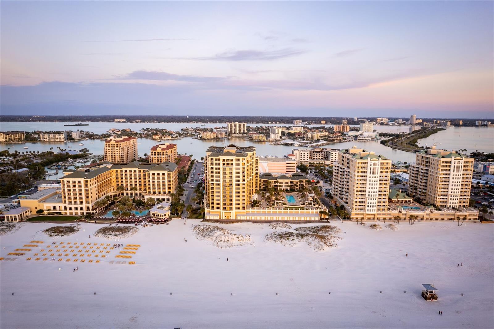 Listing photo id 2 for 11 Baymont Street 702