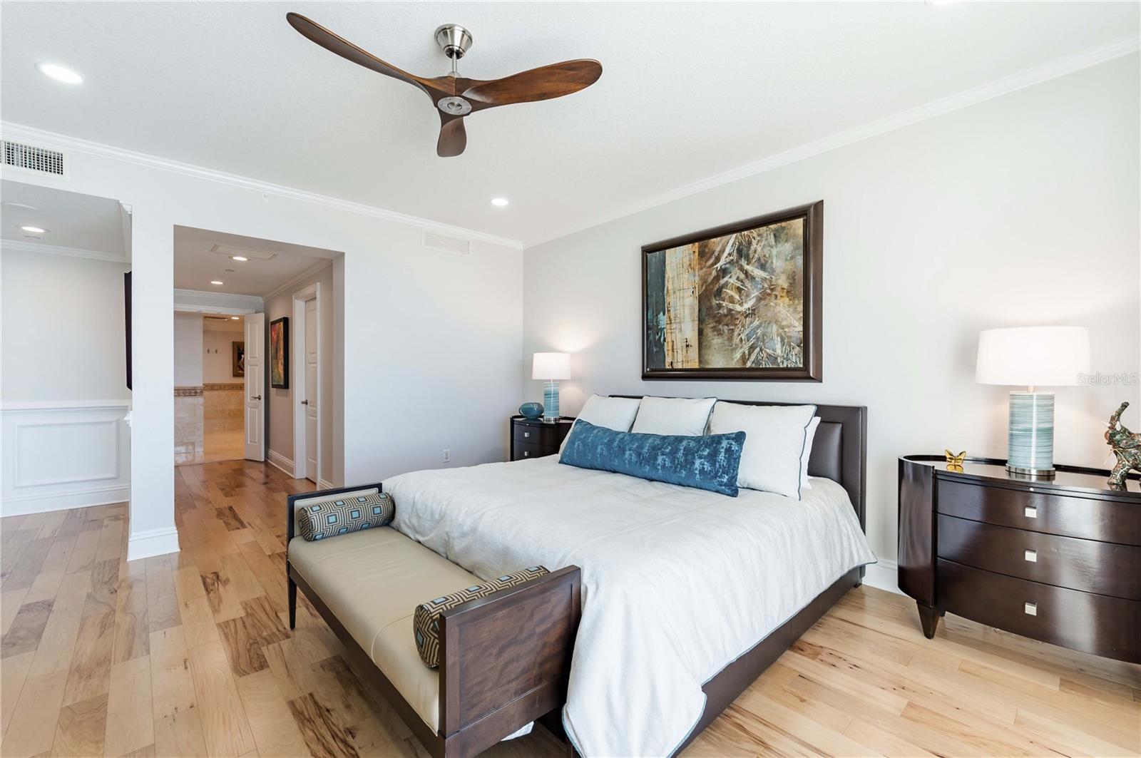 Listing photo id 41 for 11 Baymont Street 702