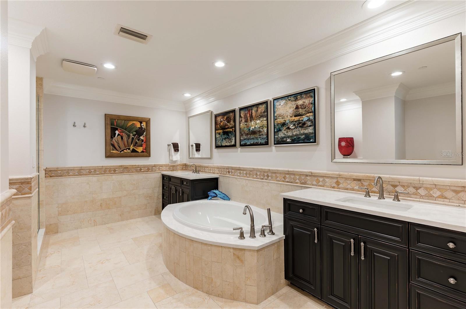 Listing photo id 45 for 11 Baymont Street 702