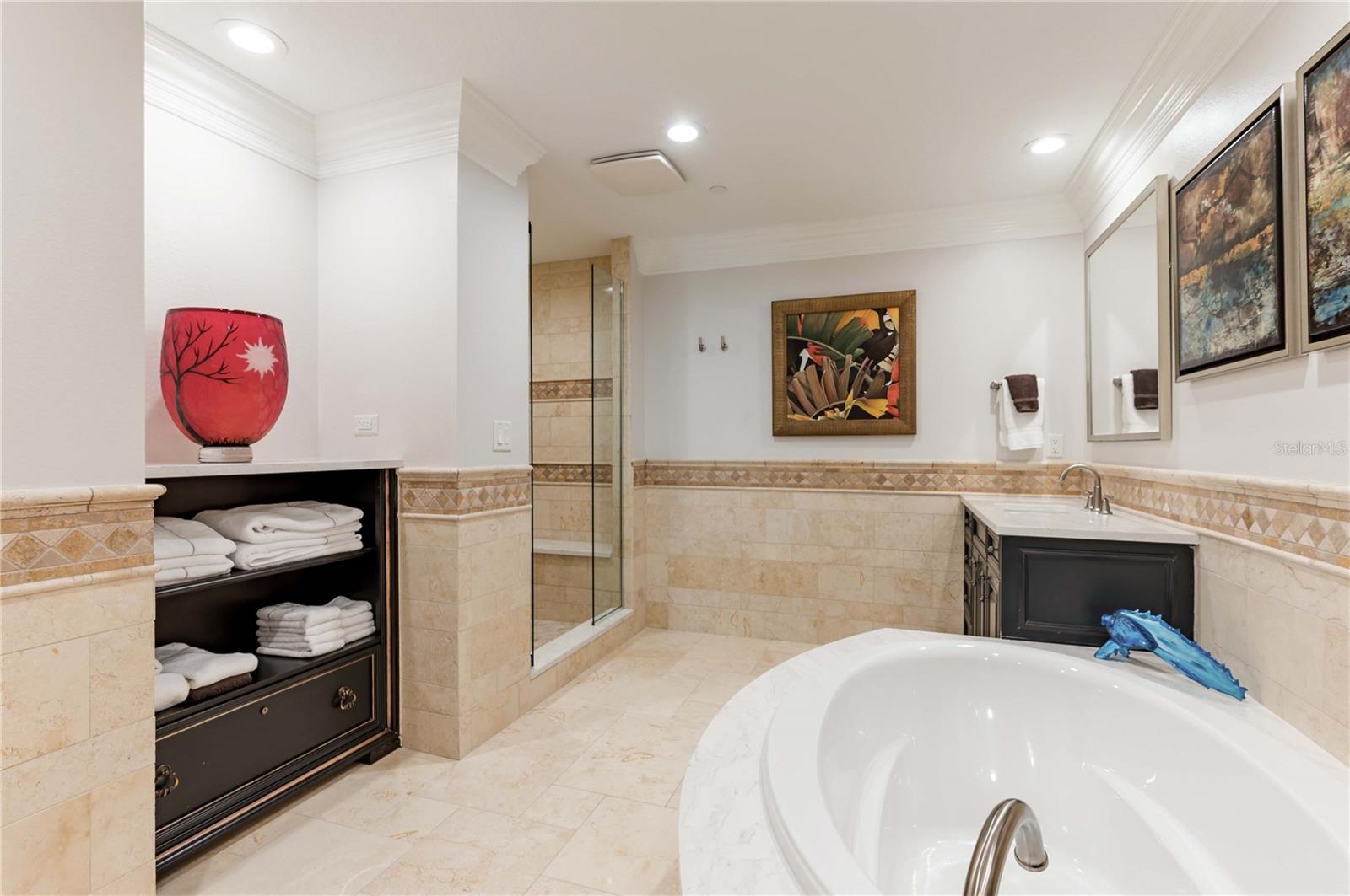 Listing photo id 46 for 11 Baymont Street 702